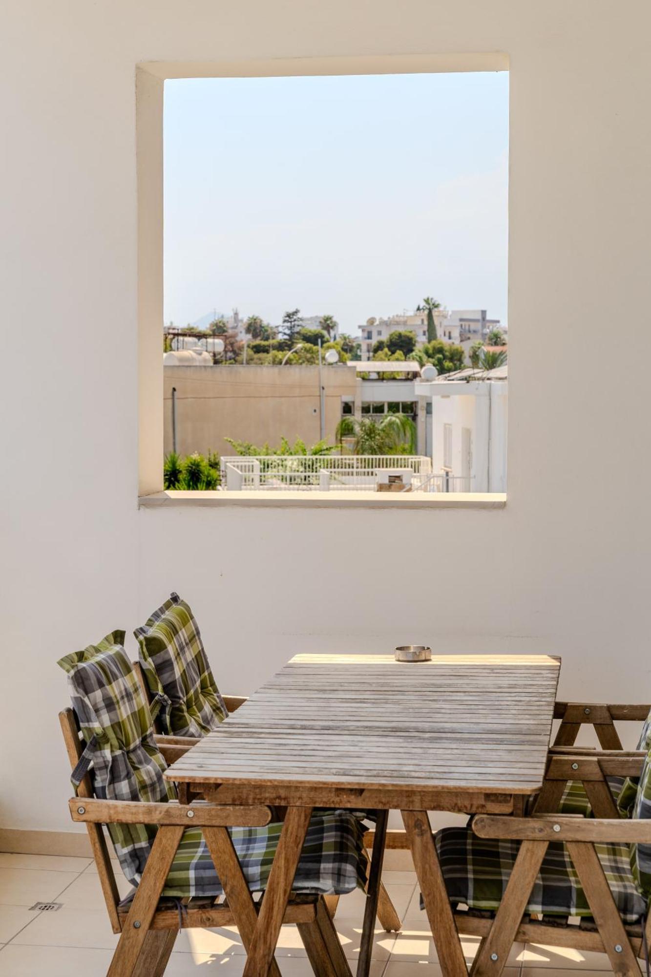 Blue Dawn Center Flat Apartment Larnaca Ngoại thất bức ảnh